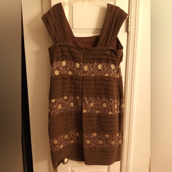 Dress - Picture 2 of 2